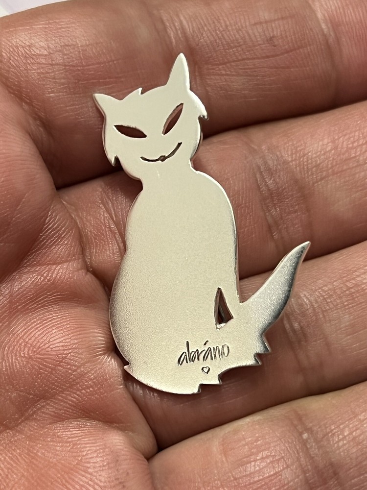 925 sterling silver Cat pin Brooch (9.6 Grams )