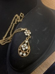 Gold tone Teardrop Filigree Pendant Necklace – Elegant Vintage Style with chain