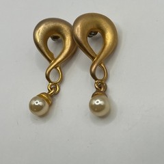 Vintage Casual Corner Dangle Earrings Faux Pearl Elegant Gold Tone