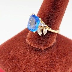Vtg Sz 8 Ring Blue Clear Cubic Zirconia Beautiful Jewelry Elegant Glam Signed A