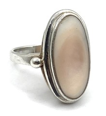 Vintage Sterling Silver / 925 Oval Mother of Pearl Ring Size 8.5