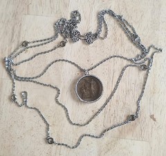 VINTAGE GOLDETTE VENUS & CUPID SMOKEY OPEN BACK GLASS INTAGLIO NECKLACE