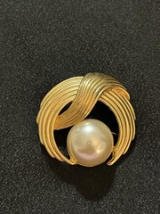 Vintage Gold Tone Swirl Brooch Faux Pearl Statement Pin 1970s 1980s Retro Round