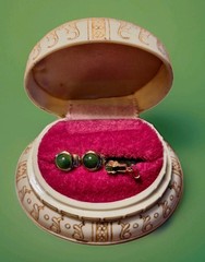 Vintage AVON Faux Costume Jewelry Jade Clip Earrings & Pendant Set Original Box