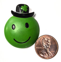 Vintage 90’s Hallmark Cards St Patrick’s Day ” HAPPY FACE ” Holiday Pin / Brooch