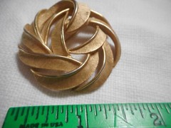 Vtg Crown TRIFARI Brooches Cutout Wreath & Baguette Bar Pin 1955-1969 Gold Tone