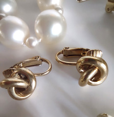 26 Pcs Costume Jewelry Lot Many Signed *Monet *Celebrity *Florenza *Eisenberg ++