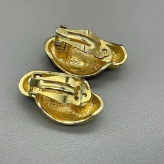 Carolee Vintage Earrings Black Enamel Gold Tone Sculptural Clip On Statement