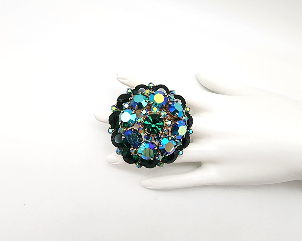 VINTAGE BLUE/GREEN AB RHINESTONE DOMED GOLD TONE JEWELRY PIN/BROOCH NICE QUALITY