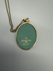 Franklin Mint Cameo Deer Mothers Day Pendant. 18 Inch Chain.