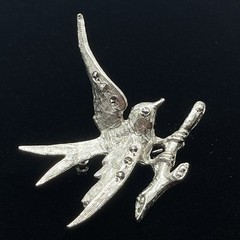 Vintage Silver‑Tone Textured Bird Brooch – Rhinestone Accents- No Markings