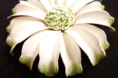 VINTAGE ENAMEL FLOWER BROOCH WHITE AND GREEN
