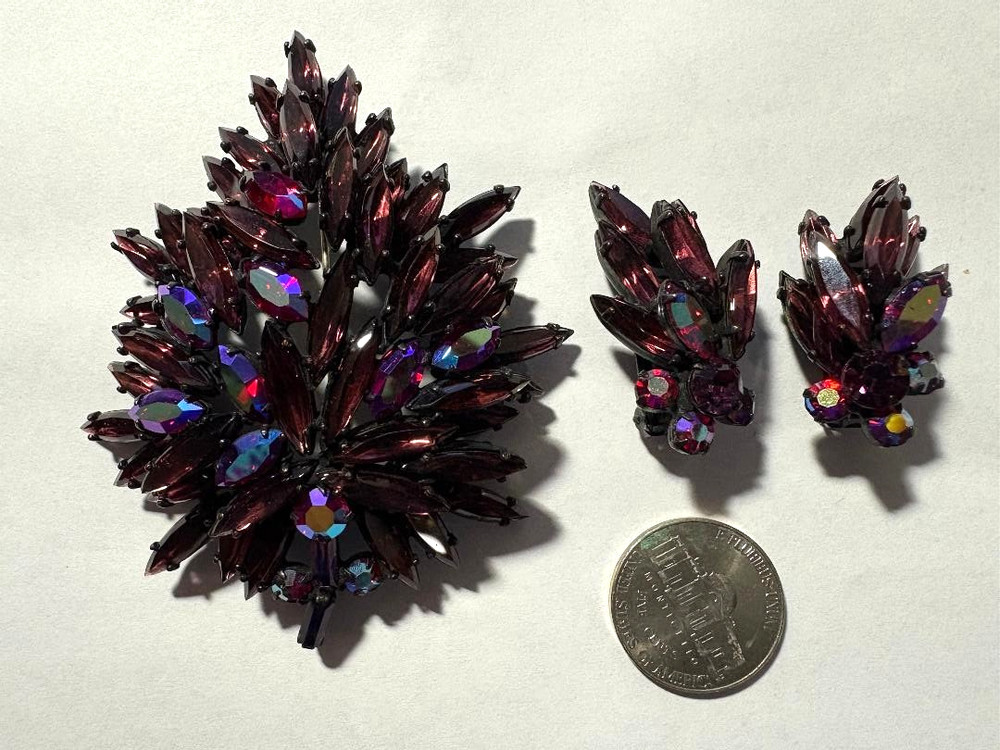 MCM REGENCY JAPANNED DEEP PURPLE PLUM RHINESTONE BROOCH PIN & CLIP EARRINGS WOW!