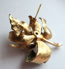 MINT Book Piece – Francois by Coro Enamel Leaf Pin Pearl & Chalcedony Stones