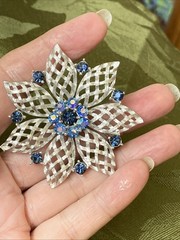 VTG Lisner Blue Rhinestone Flower Round Aurora Signed Brooch