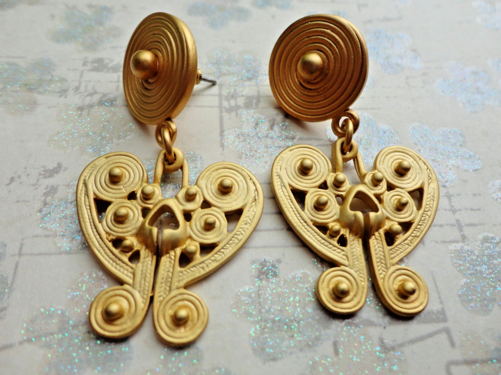 VTG TAIRONA PRE-COLOMBIAN STYLE 24K GOLD PLATED BUTTERFLY PIERCED DROP EARRINGS