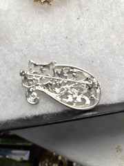 Vtg Danecraft nos silver tone rhinestone filigree Sleeping Cat Pin