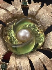 Rare Vintage EDLEE Green Art Glass Pearl Rhinestone Chunky Gold Tone Brooch 1947