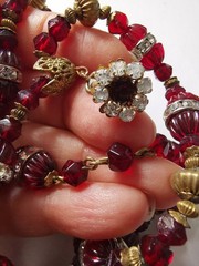 MIRIAM HASKELL 40′ HORSESHOE 2-PC BLOOD RED CÔTELÉ & NUGGET BEAD ICE R/S ACCENTS