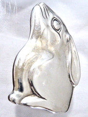 VINTAGE RETRO SIGNED H & H GLV STERLING RABBIT PIN BROOCH 1 1/4″ BY 1 7/8″