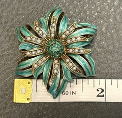 HIGH END Unsigned GORGEOUS Green ENAMEL CRYSTAL FAUX SEED PEARL FLOWER BROOCH