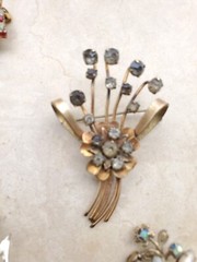Miscellaneous Jewelry lot 4 Brooch PINS MISSING STONES DISCOLORED METAL