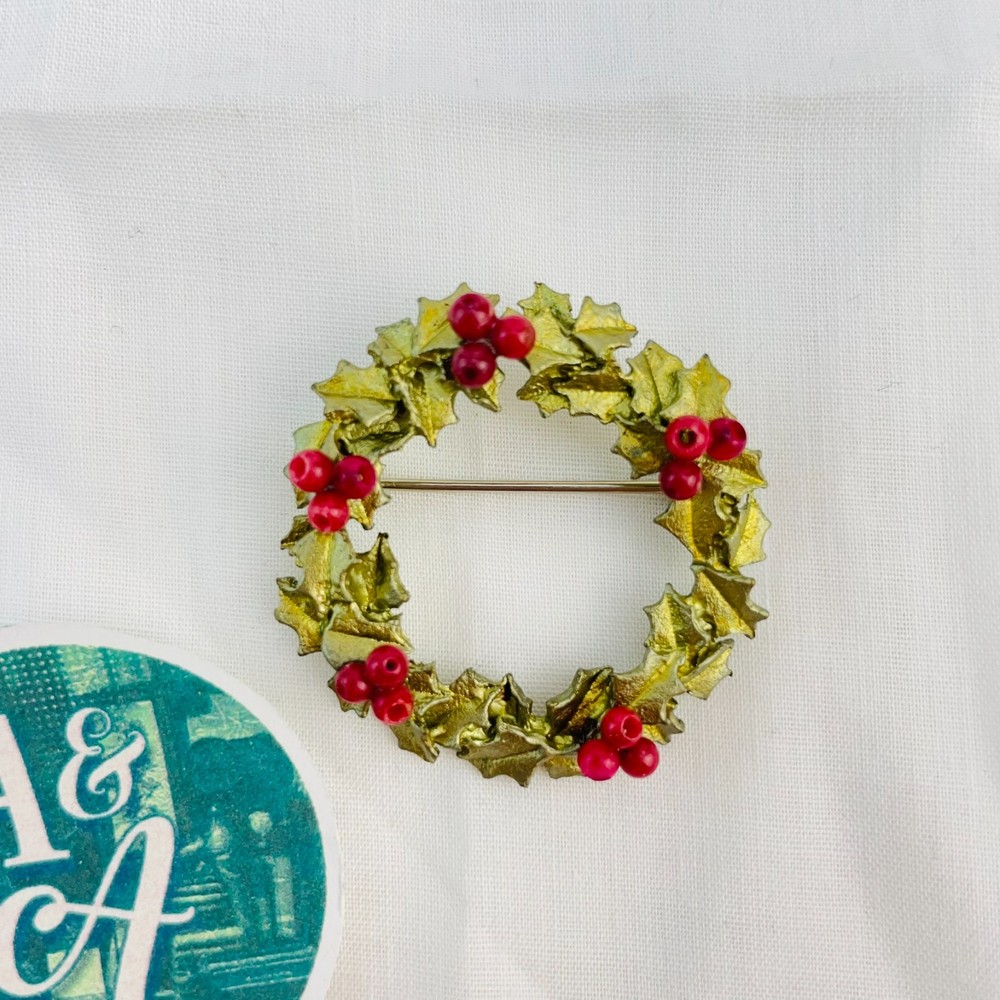 Vintage MMA Metropolitan Museum of Art Holiday Holly Wreath Brooch