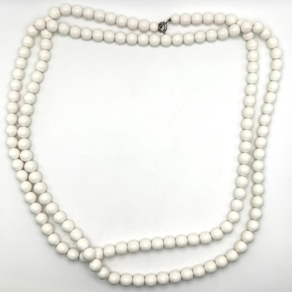 Vintage White 10mm Round Bead Necklace 27″ Plastic Lucite Acrylic Estate