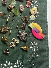 Brooch and pin lot Stickpin Brooches Gold Silver Tone Metal Mixed Materials Vtg