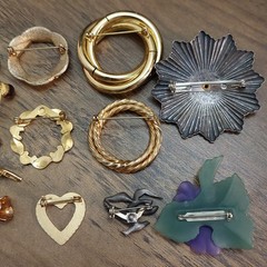 60 Piece Vintage-Now Jewelry Lot Necklaces Bracelets Brooches