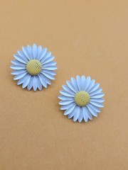 Vintage Daisy Flower Enamel Metal Clip On Earrings Retro Groovy Hippy Ecclectic