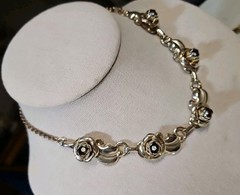 Vintage Gold Tone Rhinestone Floral Rose Link Necklace Choker – 15.5 inches