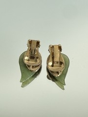 Vintage Swoboda Green Jade Leaf Clip On Earrings Gold Tone Carved Stone MCM