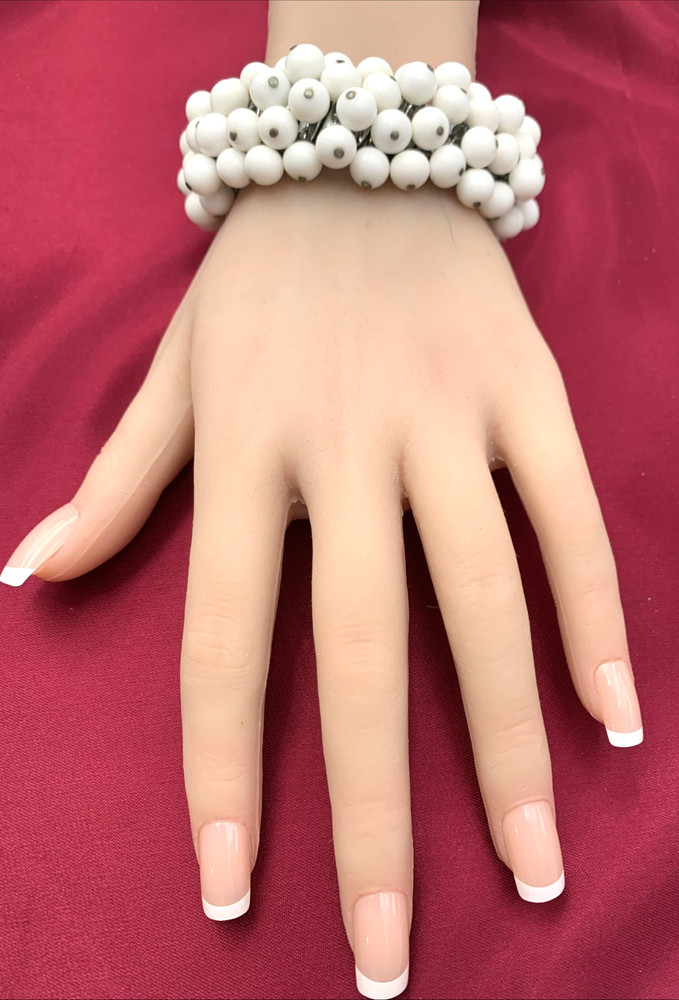 Vintage Milk Glass Beaded Cluster Bracelet Dangle Cluster 5-5/8″ IC Expandable