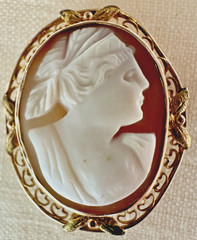 Vintage Cameo Shell 14K Gold Lady Portrait Pendant Brooch Pin 1 inch 4 gm
