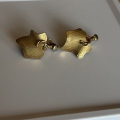 Vintage Coro Gold Tone Ivy Leaf Earrings Screw Back Clip Signed 1950s MCM