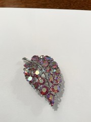 LISNER Stunning Vintage Pink AB Stones Silvertone Leaf Brooch Signed