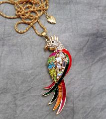Betsey Johnson Necklace Cockatoo Parrot 3.5 in Pendant Pink Blue Crystal 136c