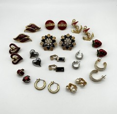 Vtg-70s-90s-AVON-JEWELRY LOT-42 Piece-Earrings-Necklaces-Brooches-Bracelets-Sets