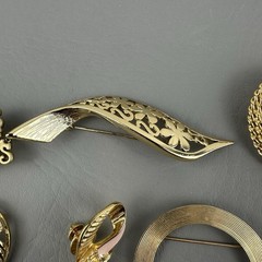 Vintage Brooch Pin Lot 14 Gold Tone Avon AJC Floral Mixed Costume