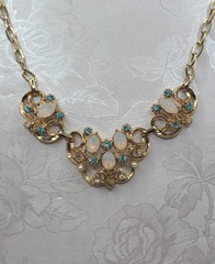 Vtg Unsigned Goldtone Opaline Glass Rhinestone Faux Pearl 17″ Necklace