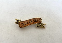 Vintage MAXIMAL ART John Wind HALLOWEEN Trick Or Treat 14 k Plated BANNER BROOCH