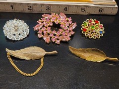 Vintage To Now Goldtone Leaf Rhinestone Flower Multicolor Brooch Lot 293-153