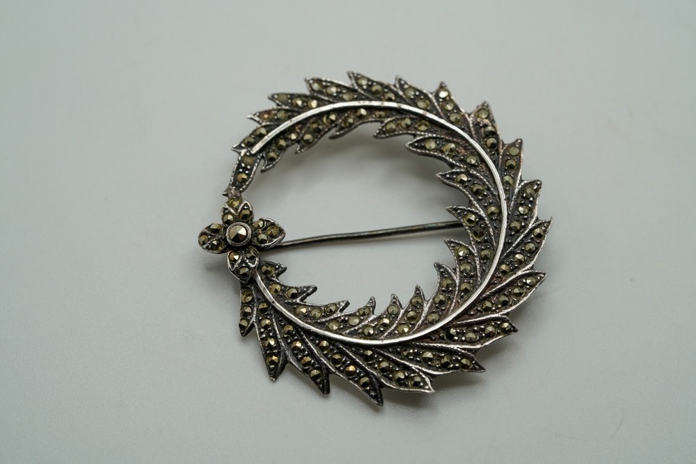 Vintage Celtic Sterling Silver Marcasite Wreath Brooch 4.5cm JB42