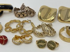 Vintage 80s 90s Bold Estate Mixed Costume Earring Lot (10) Gold Tone Enamel