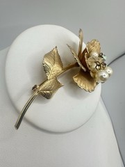 VTG Weiss Signed Gold Tone Rose Flower Brooch Pin 3.5in Estate Sale Beaded