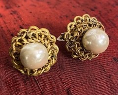 MIRIAM HASKELL Signed Vintage Golden Chains Adj Screwback Baroque Pearl Earrings