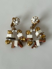 Vintage Miriam Haskell Shell Flower Bead Hoop Clip-on Earrings White Gold Tone 2