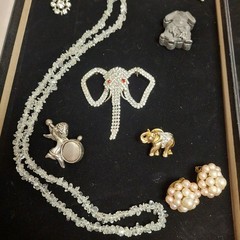 60 Piece Vintage-Now Jewelry Lot Necklaces Bracelets Brooches Earrings