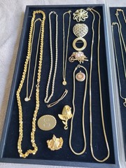 VINTAGE LOT OF 25 pcs. OF MIXED JEWLERY NECKLACES PINS ETC. FROM A LOCAL ESTATE